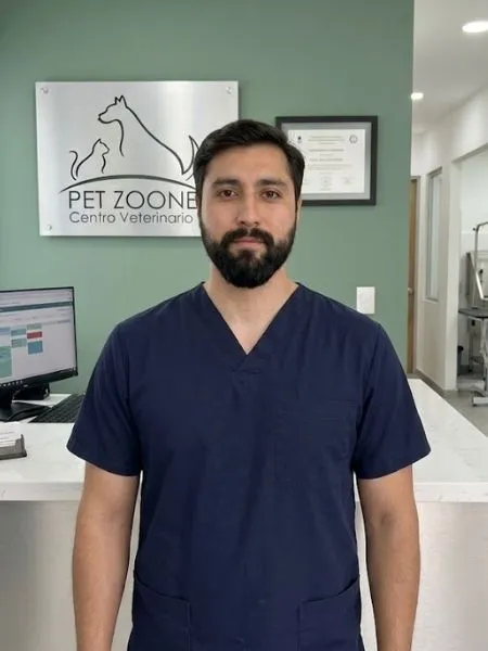 MVZ Christian Aleman Osorio — Veterinario cirujano en Pet Zoone Puebla