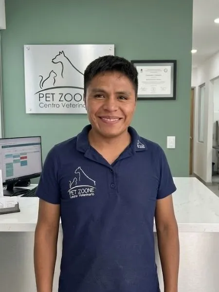Juan Carlos Tello — Especialista en estética canina en Pet Zoone Puebla